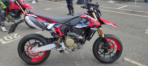Okruhové testování Hypermotard 698 Mono